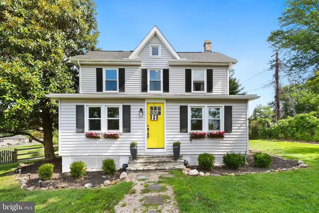 411 E A St, PURCELLVILLE