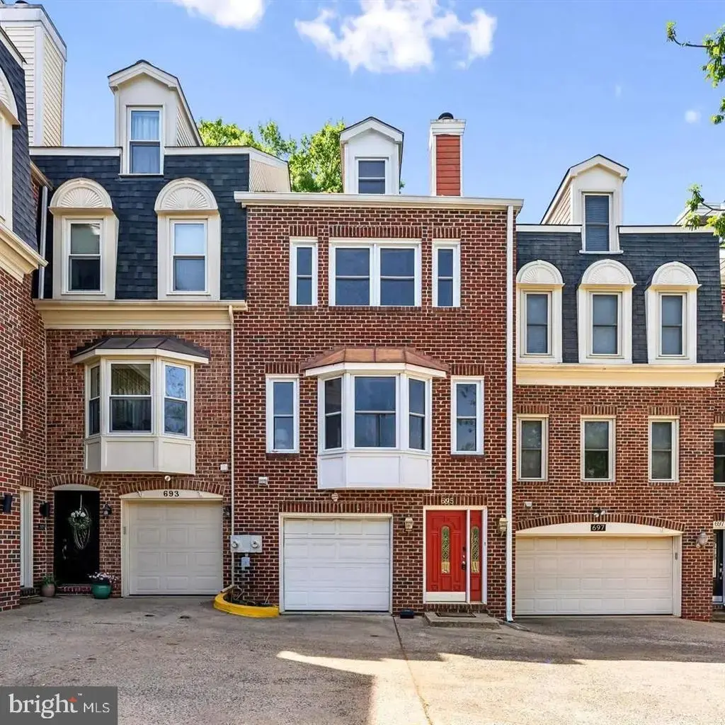 695 W Glebe Rd, ALEXANDRIA