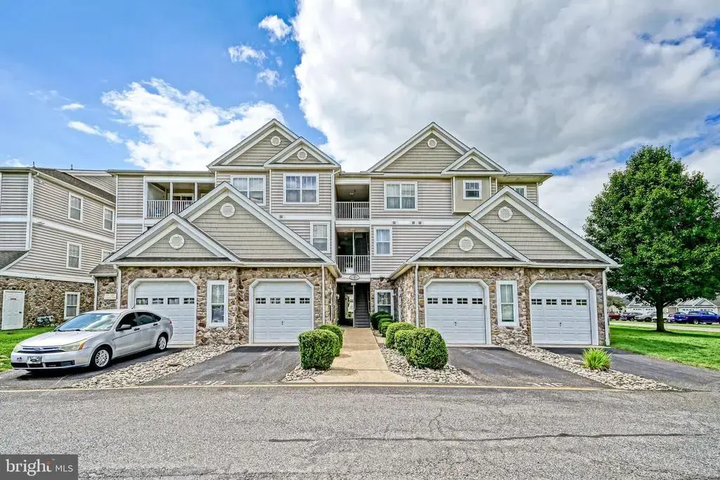 3303 S Sagamore Dr #i, MILFORD