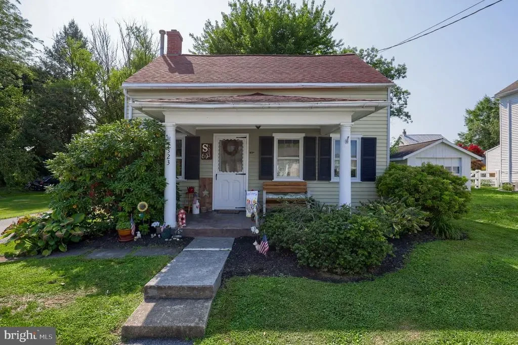 1323 Church St, LITITZ