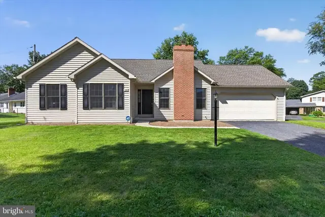 530 Fairway Dr, Camp Hill