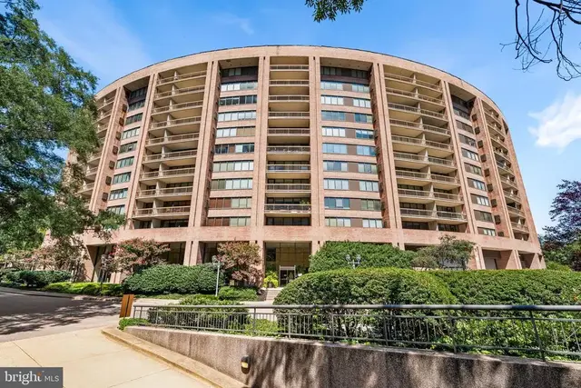 1805 Crystal Dr #315s, Arlington