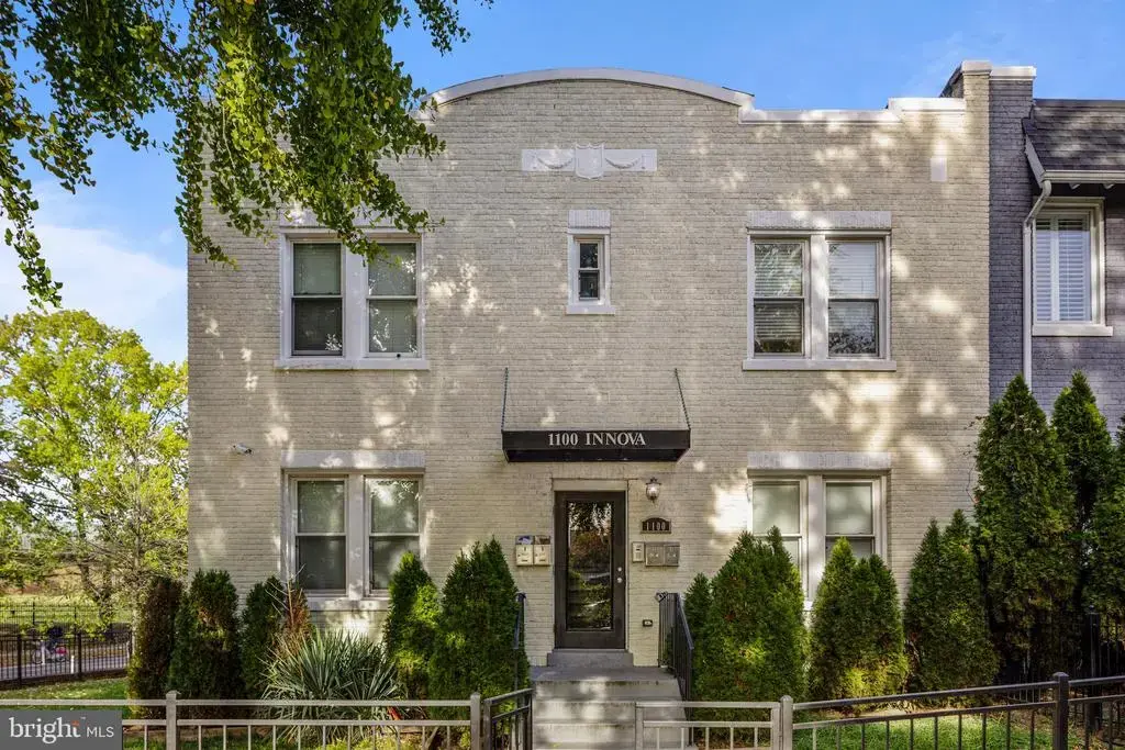 1100 Holbrook Ter Ne #2, WASHINGTON
