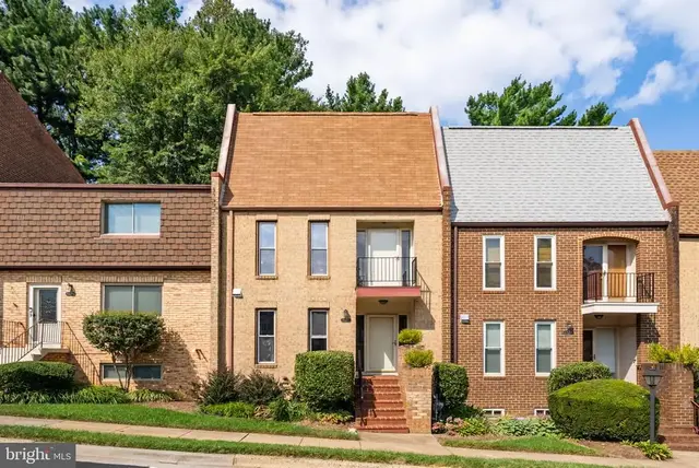 1722 Cy Ct, Vienna