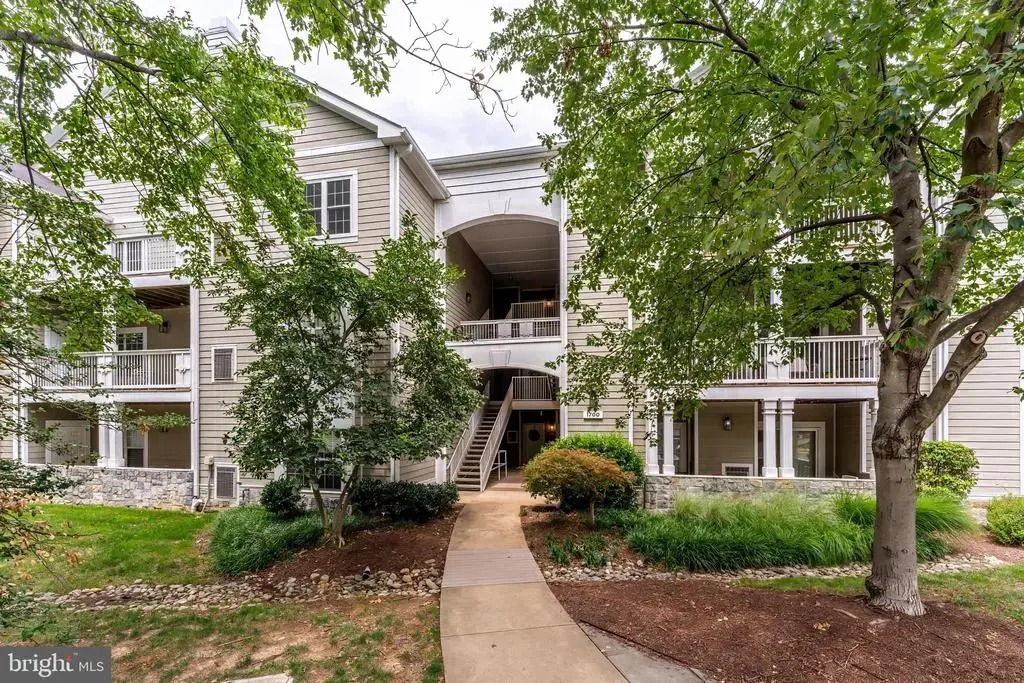 1700 Lake Shore Crest Dr #25, RESTON