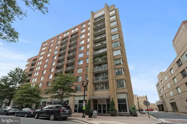 1020 Highland St N #413, Arlington