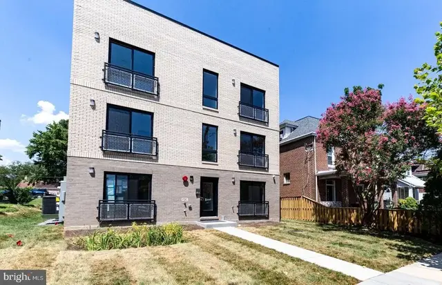 1904 Irving St Ne #302, Washington