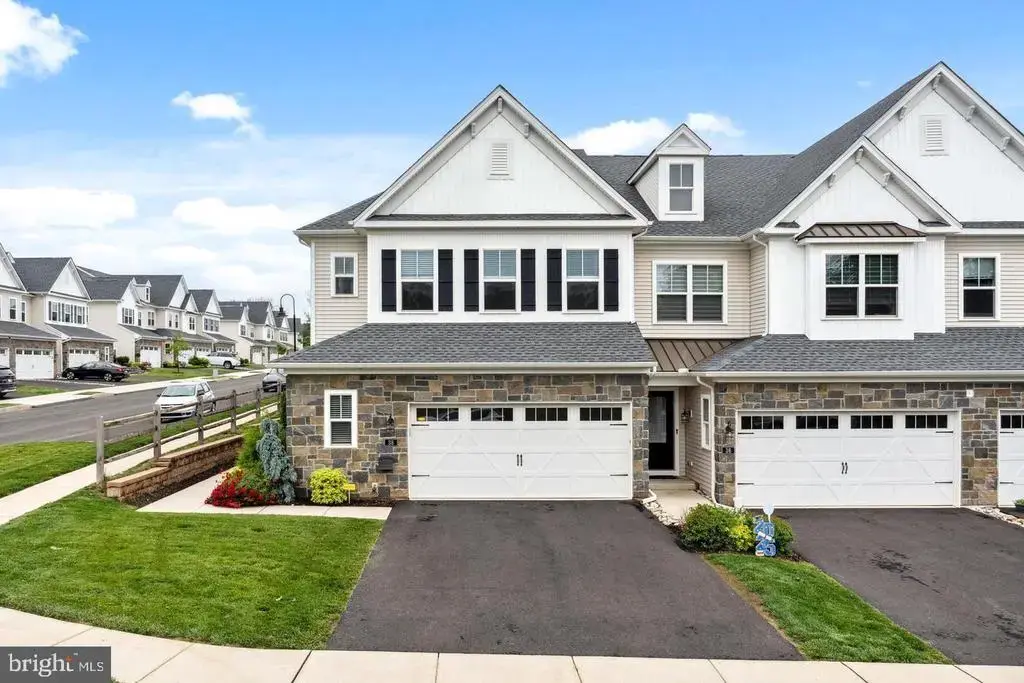 38 Lacey, IVYLAND
