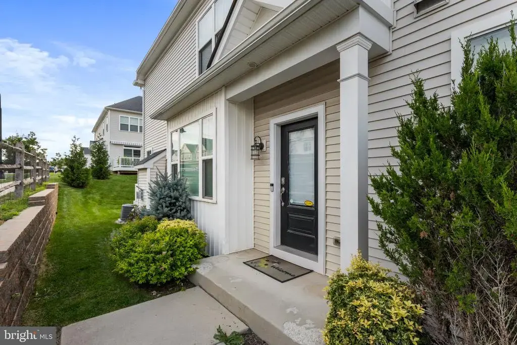 38 Lacey, IVYLAND