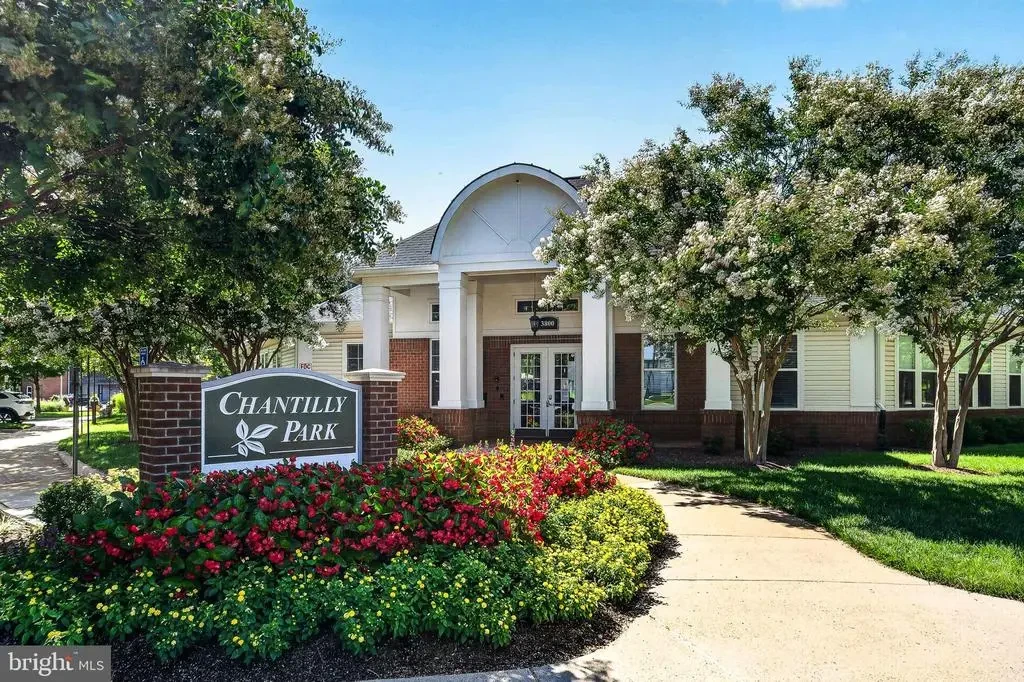 3830 Lightfoot St #325, CHANTILLY