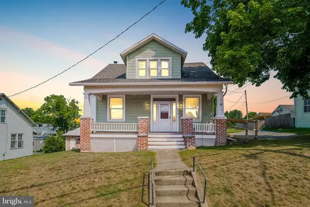 33 W Maple St, East Prospect