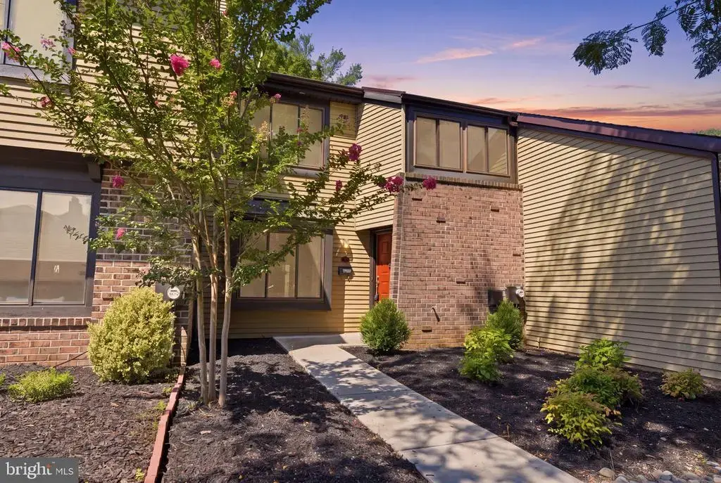 17 Farmington Pl, NEWTOWN