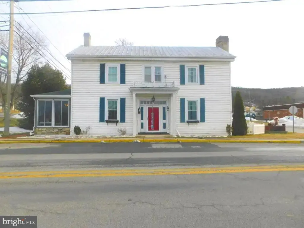 105 E Main St, WARDENSVILLE
