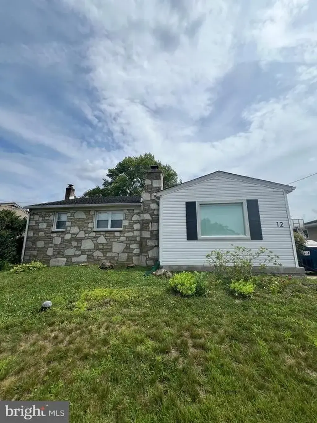 12 Collins Ln, MAPLE SHADE