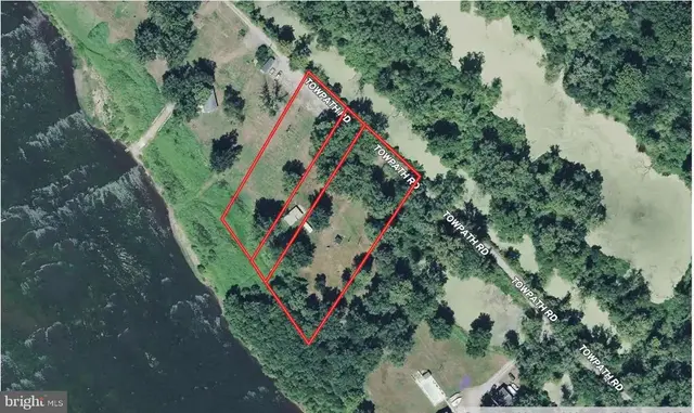 1842 Towpath Rd, Dauphin