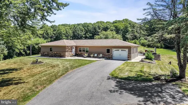 130 Clearfield Ln, Reading