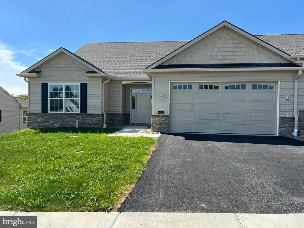 424 Ledge Rock Dr #18, YORK