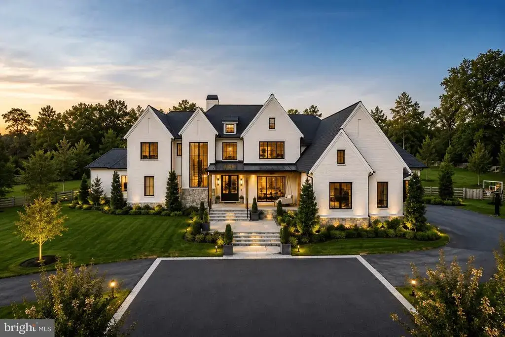9910 Deerfield Pond Dr, GREAT FALLS