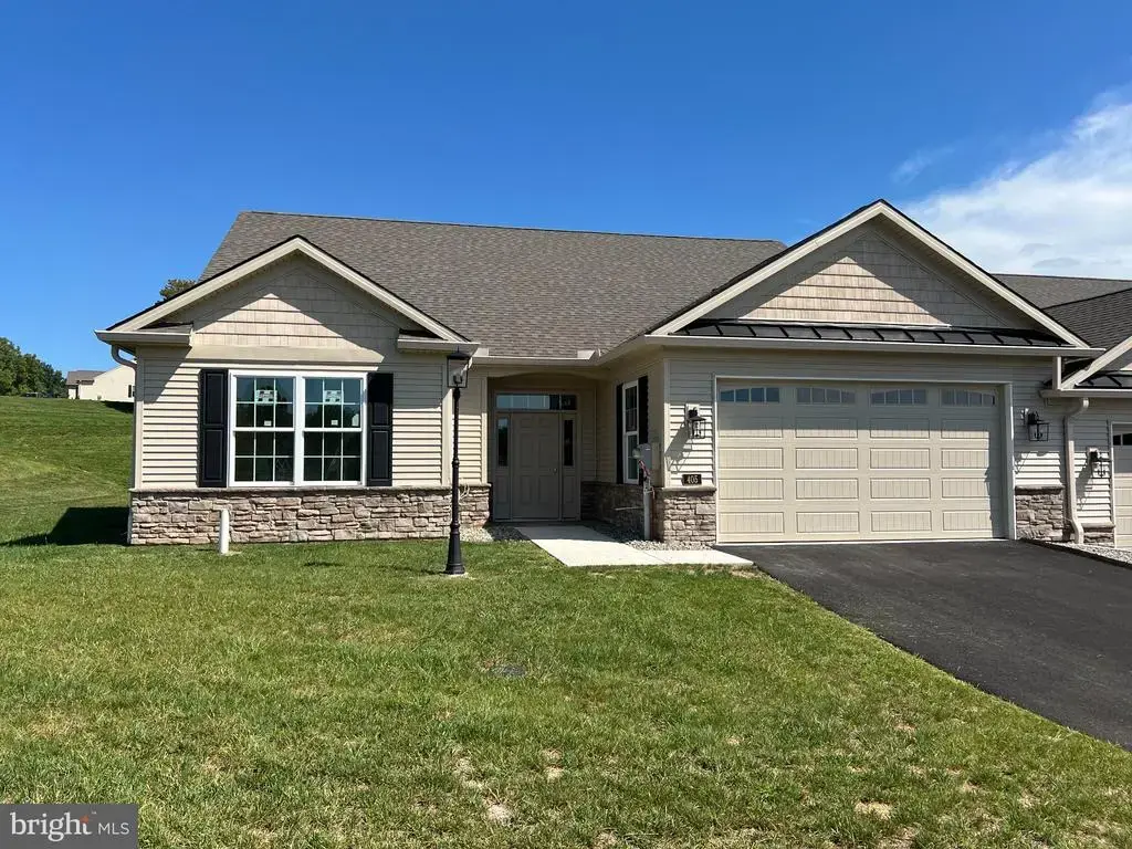 405 Ledge Rock Dr #26, YORK