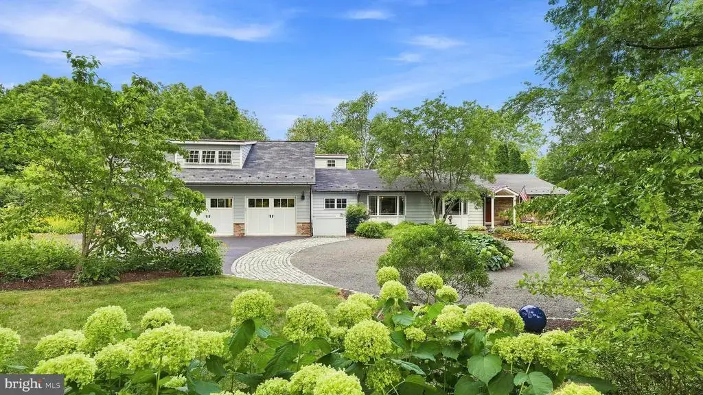1 Country Club Ln, DOYLESTOWN