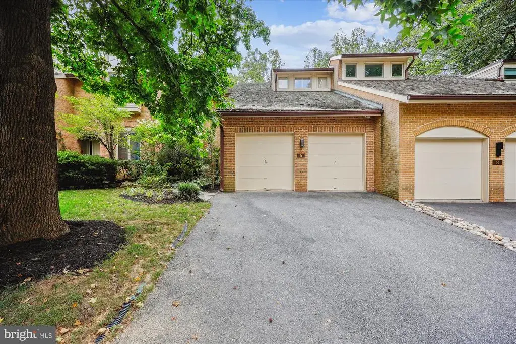 6 Goldleaf Ct, BETHESDA