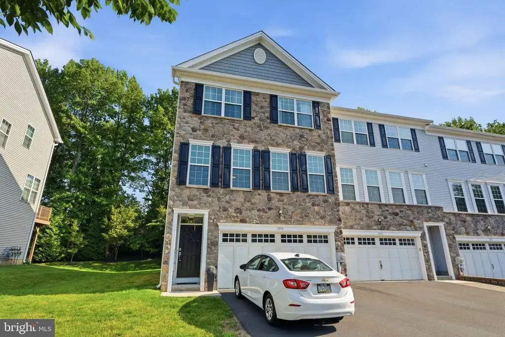 1573 Hickory Ln, LANGHORNE
