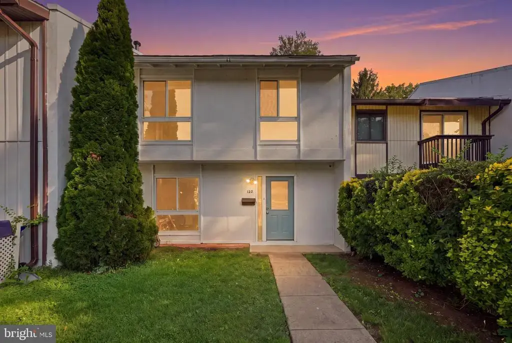 123 Woodgate Ct, STERLING