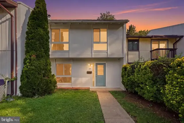 123 Woodgate Ct, Sterling