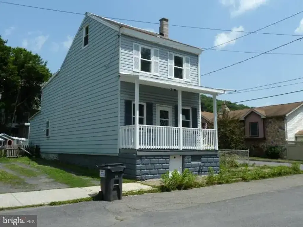 14 N Line St, GIRARDVILLE