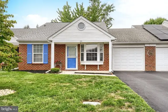 29 Westfields Dr, Mechanicsburg