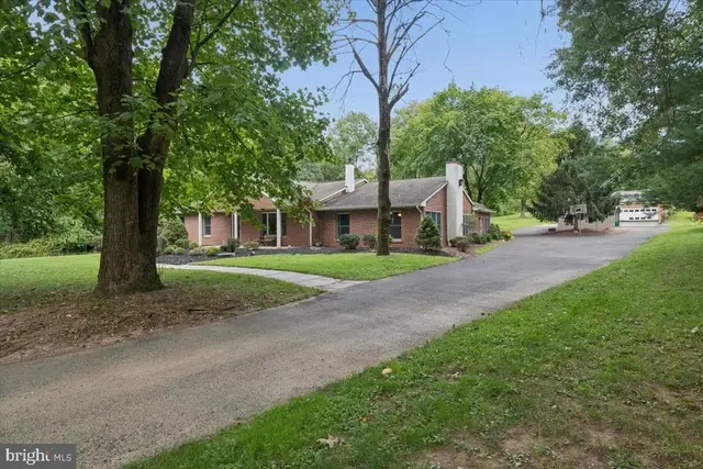 1373 Oxford Valley Rd, Yardley
