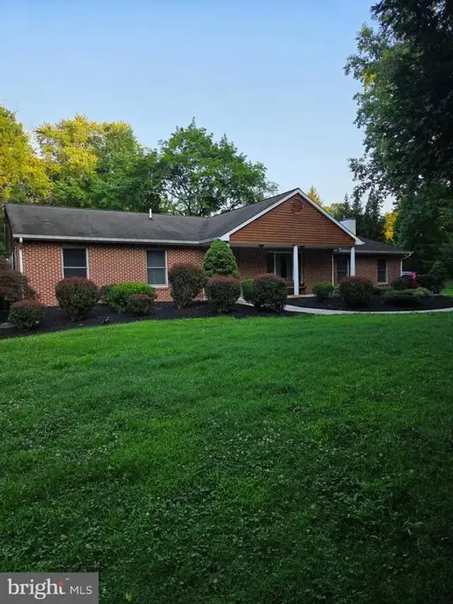 1373 Oxford Valley Rd, Yardley