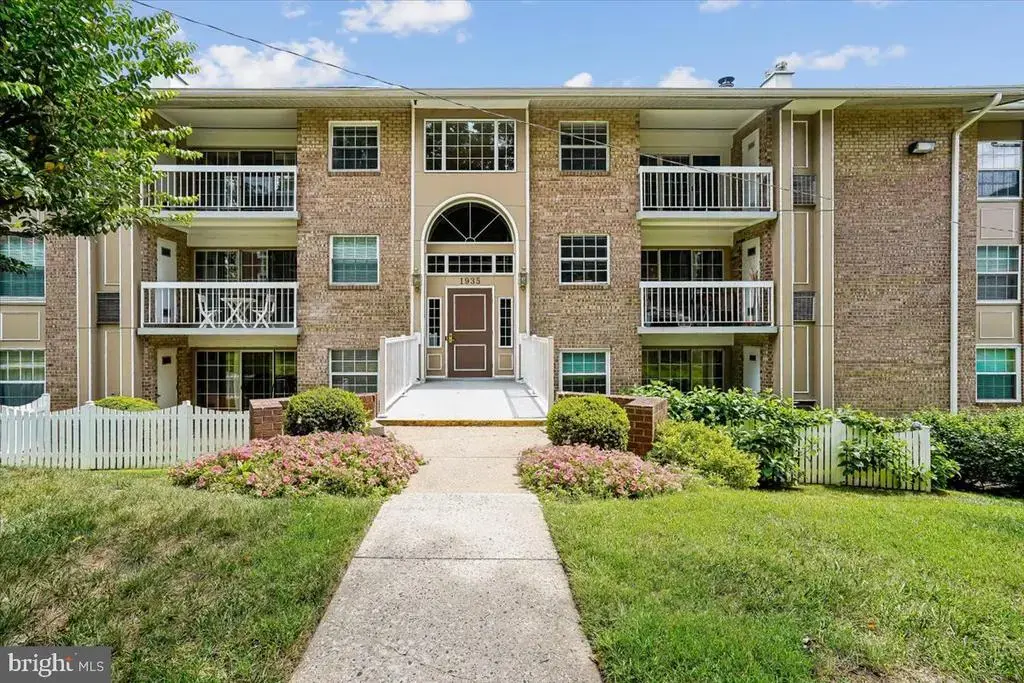 1935 Wilson Ln #304, MCLEAN