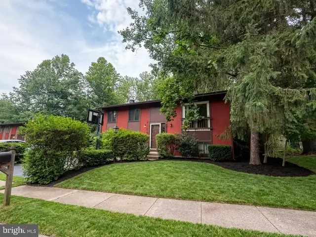 2368 Old Trail Dr, Reston