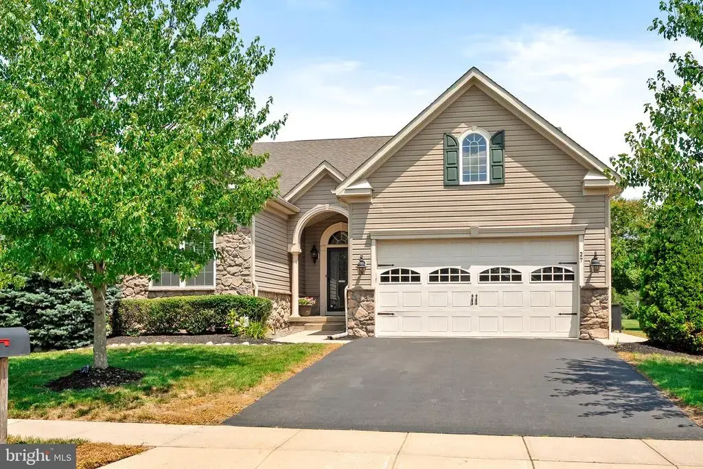 27 Applegate Dr, FLORENCE