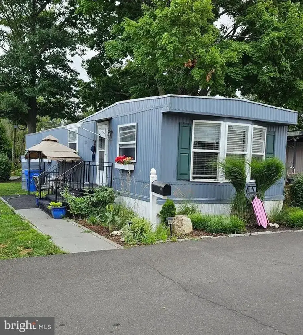 47 Kennedy Dr, FAIRLESS HILLS