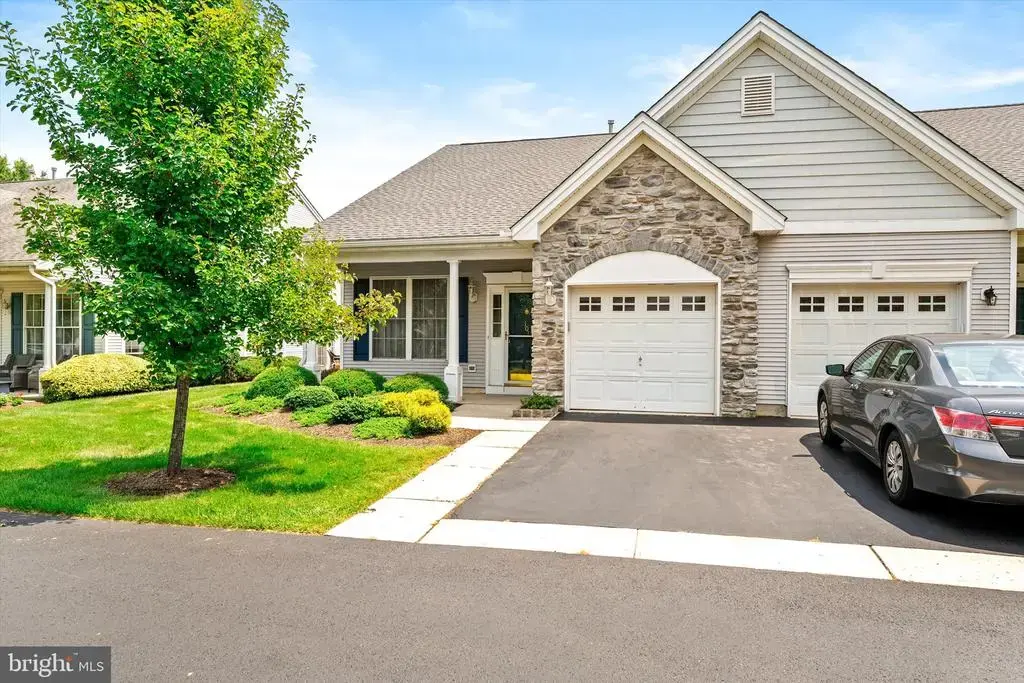 101 Meadowlark Dr, HAMILTON