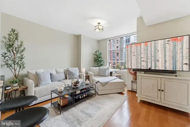 1021 N Garfield St #323, Arlington