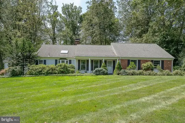 738 Woodcrest Rd, Wayne