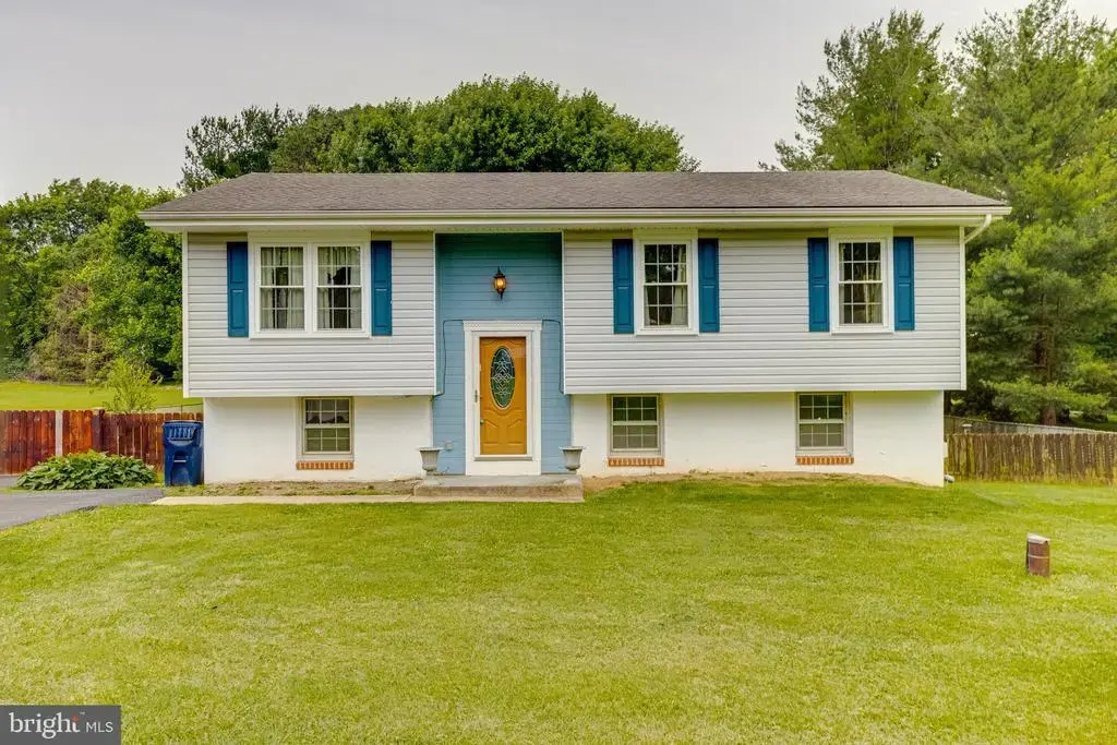 12 Thruway Dr, COLORA