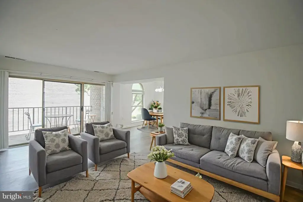 6 Canterbury Sq #301, ALEXANDRIA