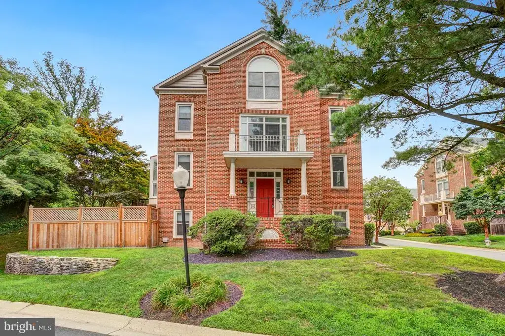 9700 Whitley Park Pl #th-19, BETHESDA