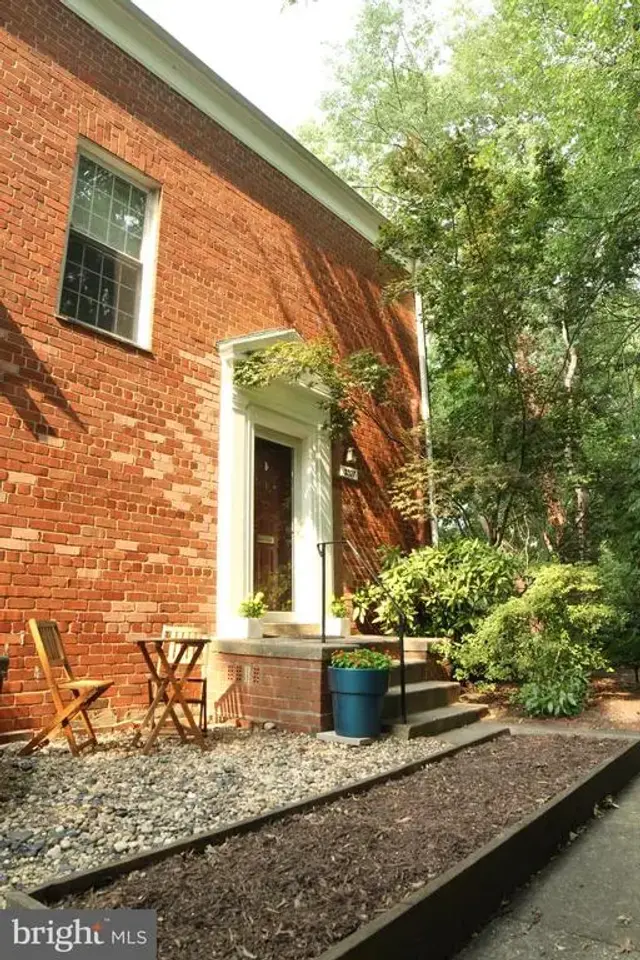 3327 Martha Custis Dr #3327, Alexandria