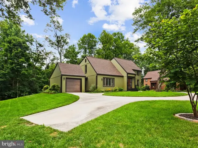 6259 Bright Plume, Columbia