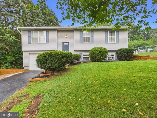 200 Canary Cir, York