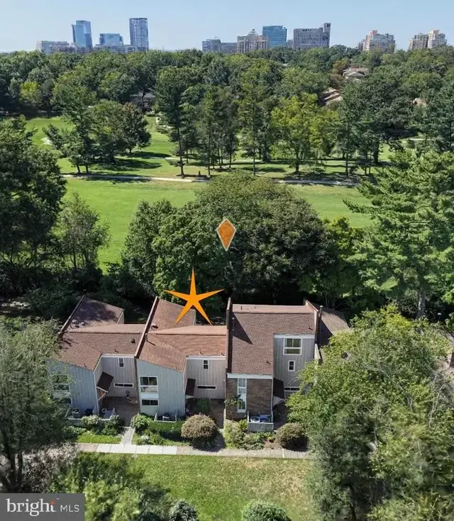 11480 Links Dr, Reston