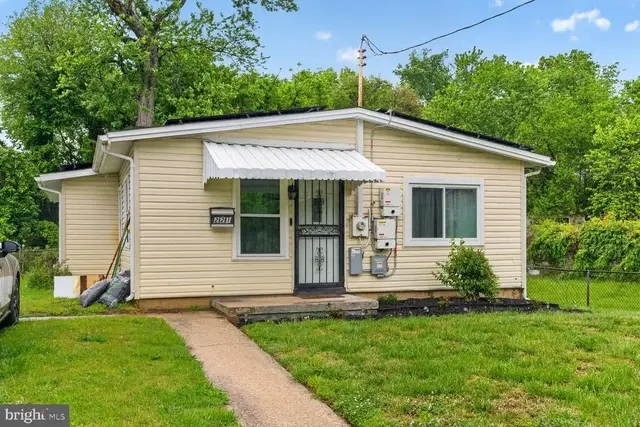 221 Seneca Dr, Oxon Hill