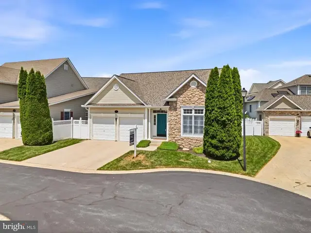4 Lamar Ln, Middletown