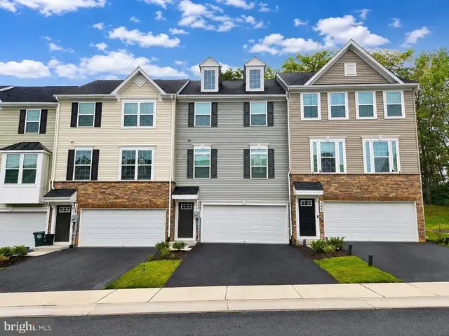 340 Paca Gardens Ln, Frederick