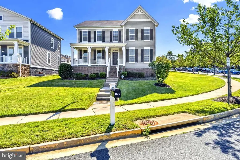 220 Almond Dr, STAFFORD